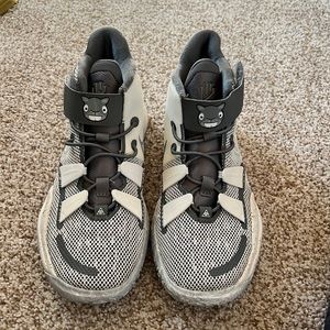Nike Kyrie 7 SE, basketball shoe, worn for a half season (3 games)